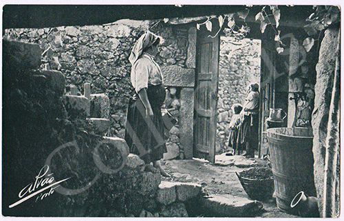 Postal antigo de costumes portugueses - Foto Alvão